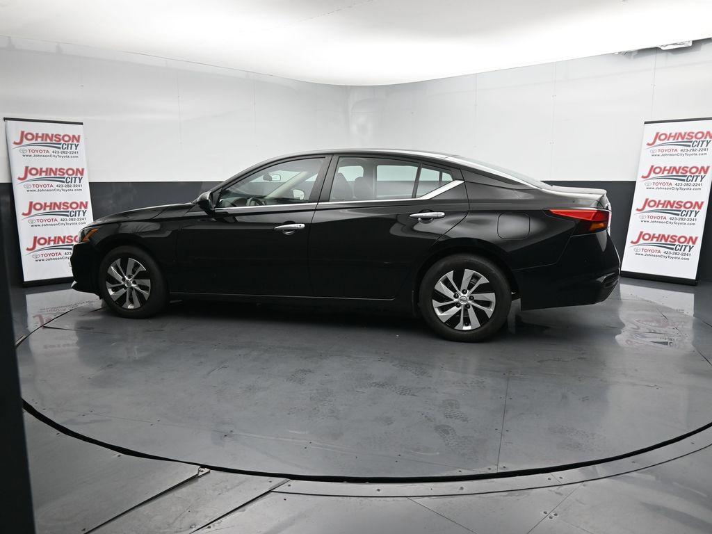 2022 Super Black Clearcoat Nissan Altima