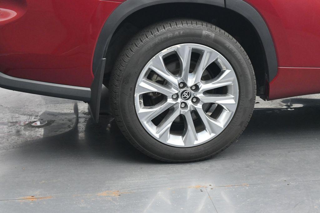 used 2021 Toyota Highlander Hybrid car, priced at $35,481