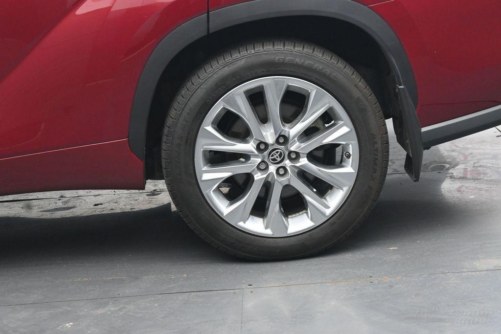 used 2021 Toyota Highlander Hybrid car, priced at $35,481