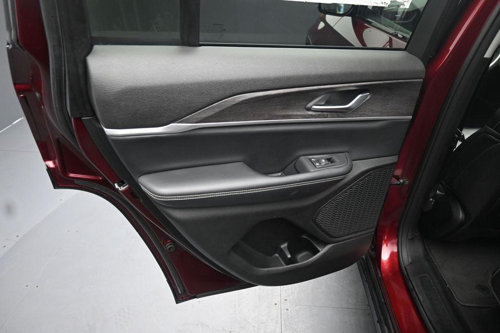 used 2023 Jeep Grand Cherokee car, priced at $34,474