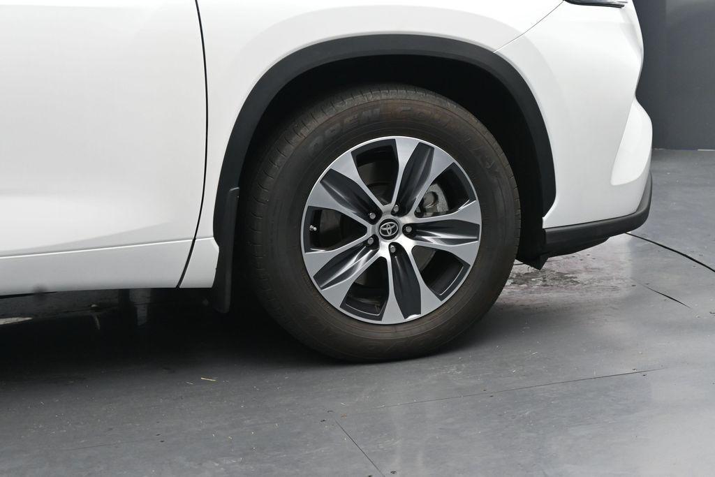 used 2024 Toyota Highlander car, priced at $41,300