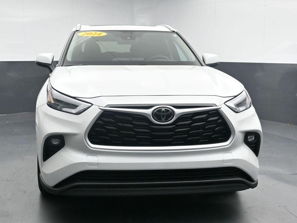 used 2024 Toyota Highlander car, priced at $41,300