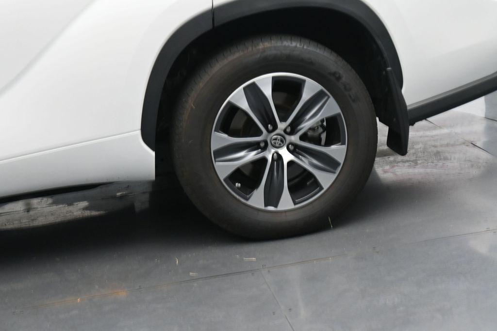 used 2024 Toyota Highlander car, priced at $41,300