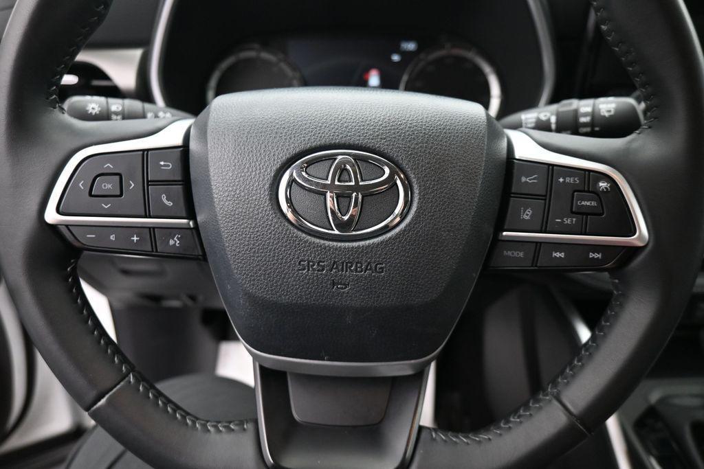 used 2024 Toyota Highlander car, priced at $41,300