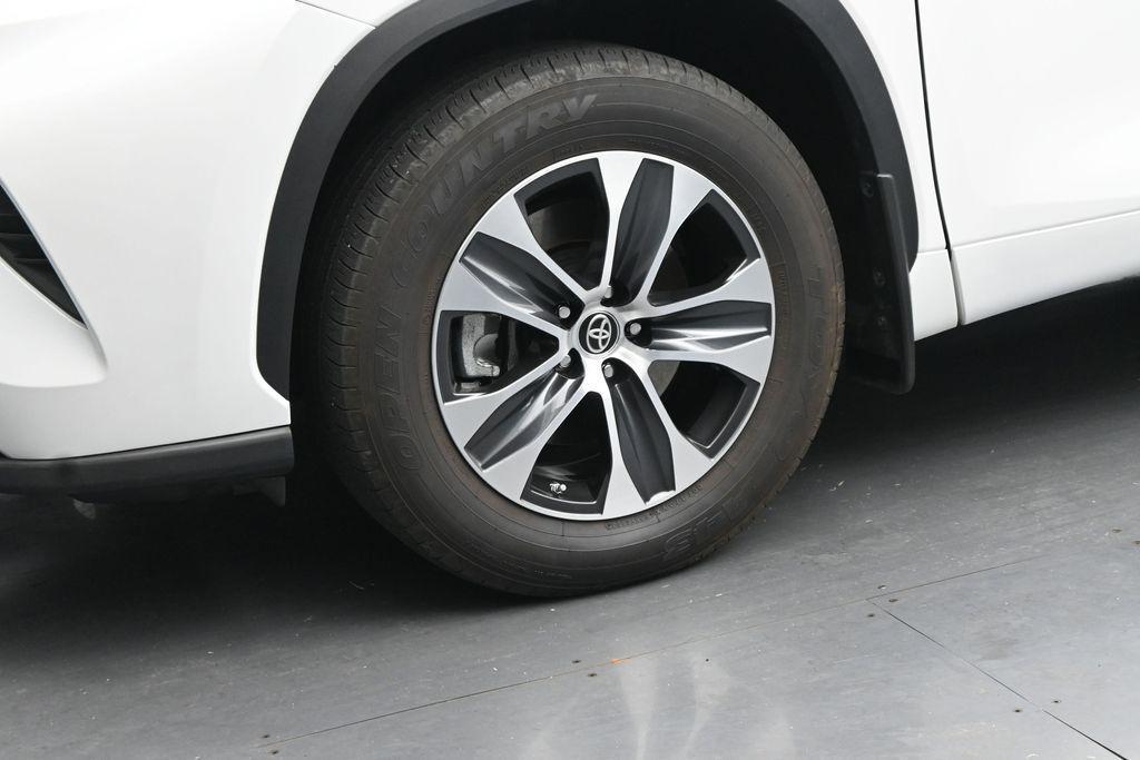 used 2024 Toyota Highlander car, priced at $41,300