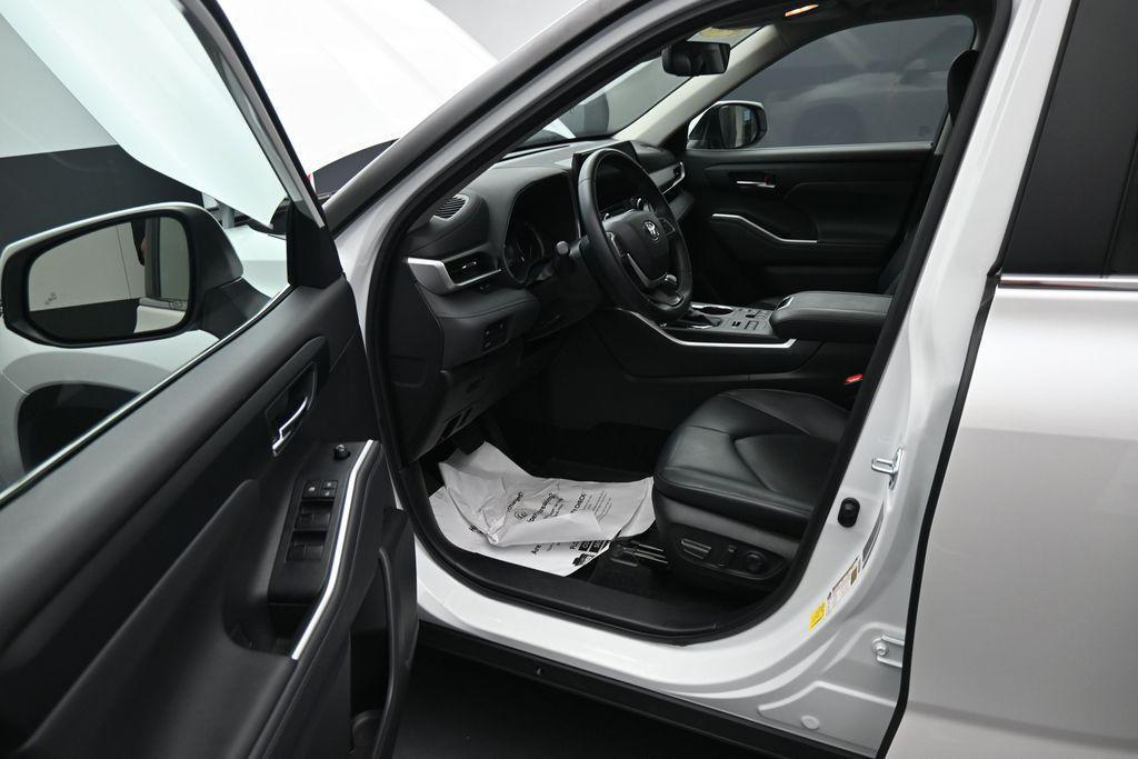 used 2024 Toyota Highlander car, priced at $41,300