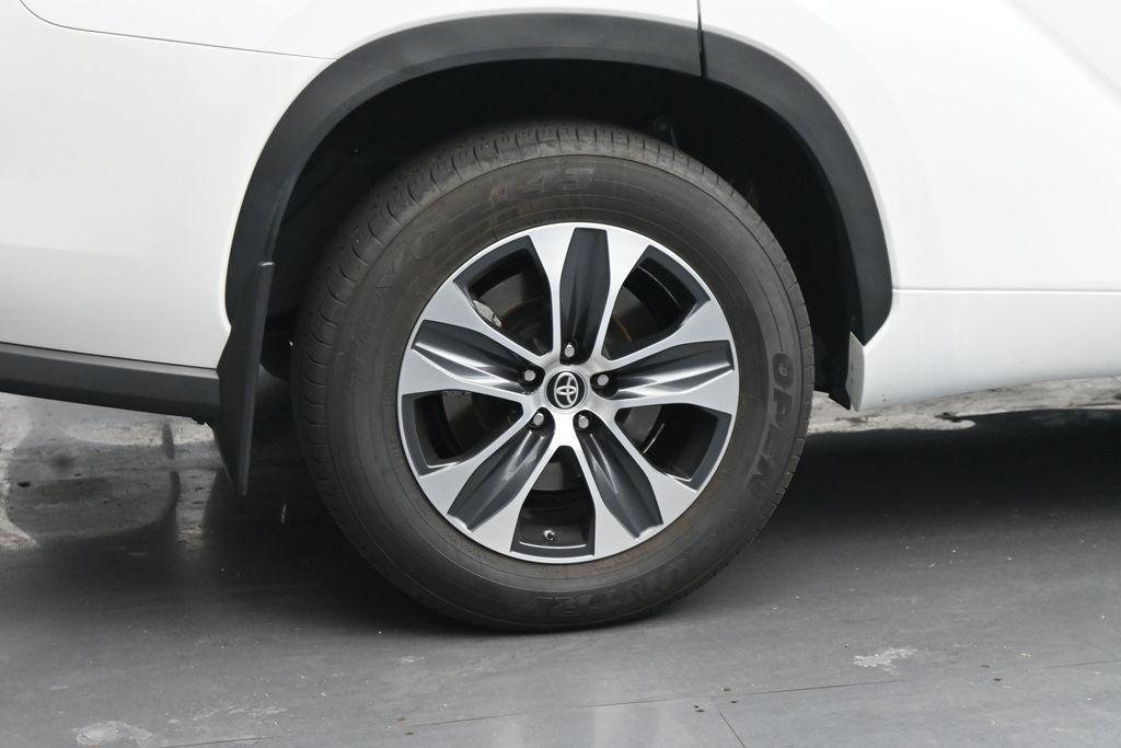 used 2024 Toyota Highlander car, priced at $41,300