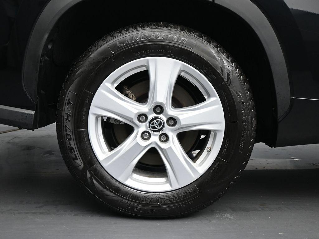 used 2023 Toyota Highlander car, priced at $31,244