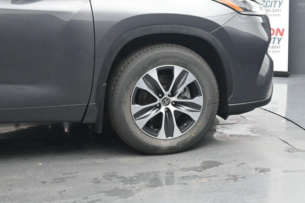 used 2021 Toyota Highlander car, priced at $32,201