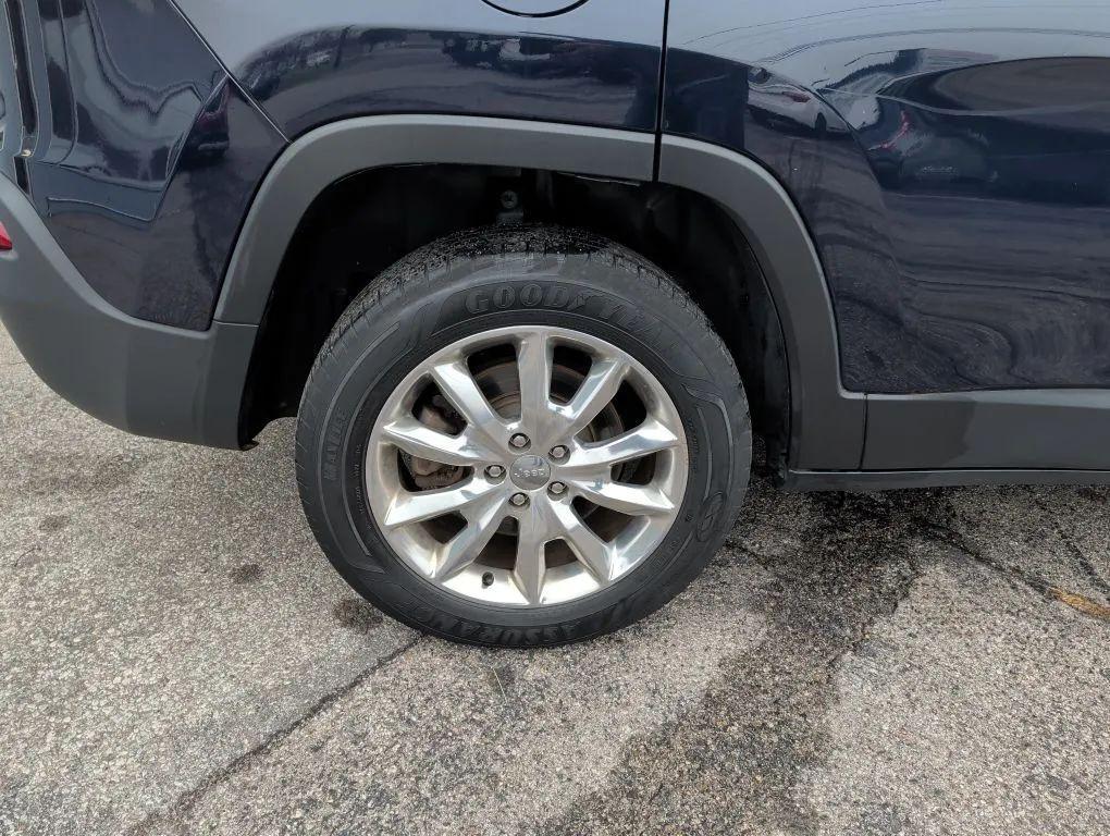 used 2016 Jeep Cherokee car, priced at $7,777