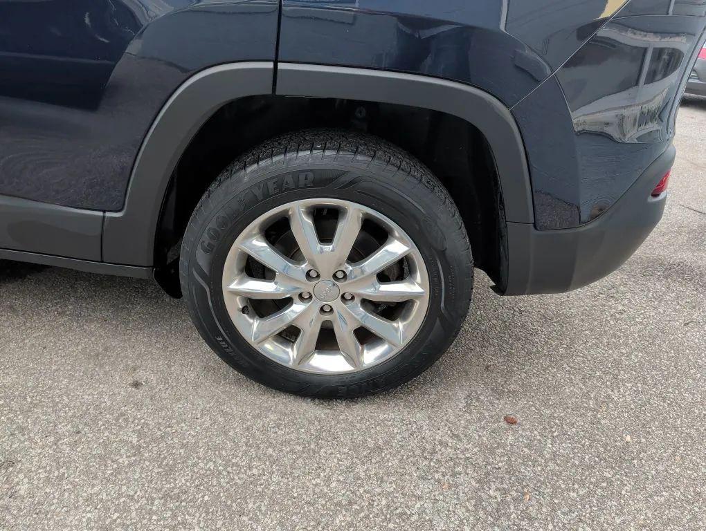 used 2016 Jeep Cherokee car, priced at $7,777