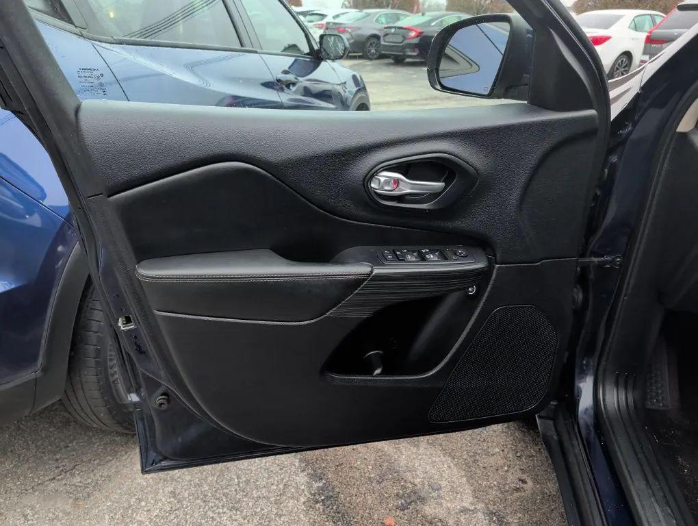 used 2016 Jeep Cherokee car, priced at $7,777