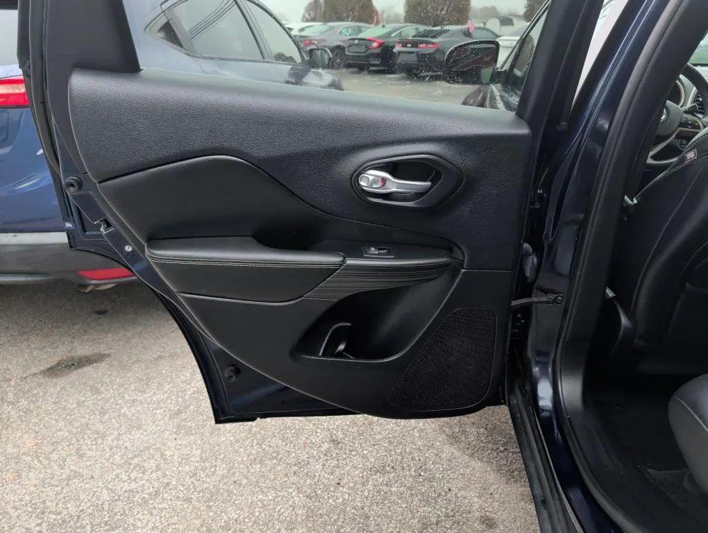 used 2016 Jeep Cherokee car, priced at $7,777