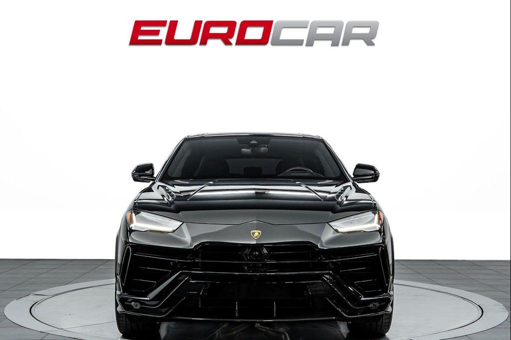 Lamborghini Urus view 8