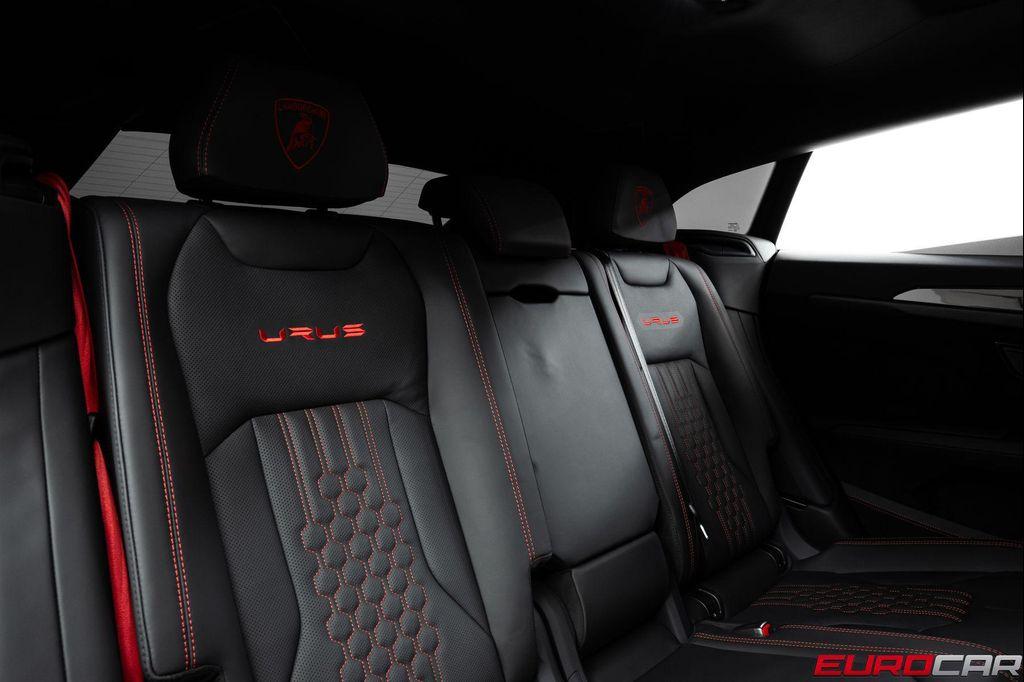 Lamborghini Urus view 44