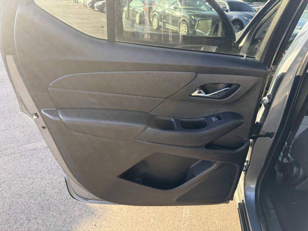 used 2018 Chevrolet Traverse car, priced at $11,495