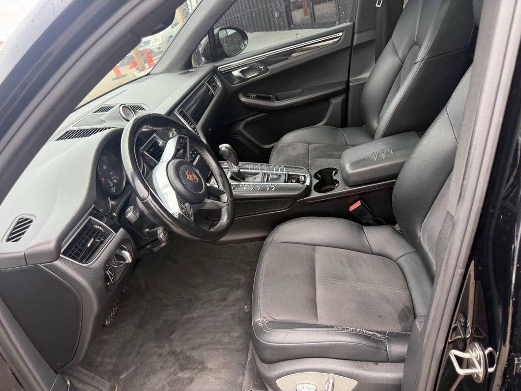 Porsche Macan view 12