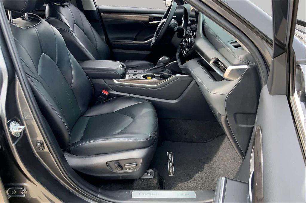 used 2023 Toyota Highlander car, priced at $36,672