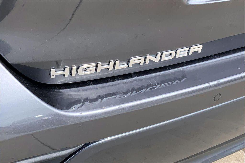 used 2023 Toyota Highlander car, priced at $36,672