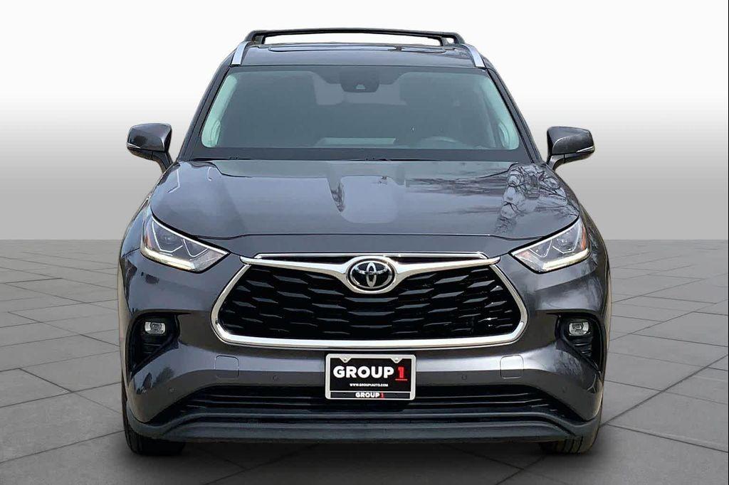 used 2023 Toyota Highlander car, priced at $36,672