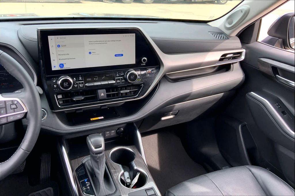 used 2023 Toyota Highlander car, priced at $36,672