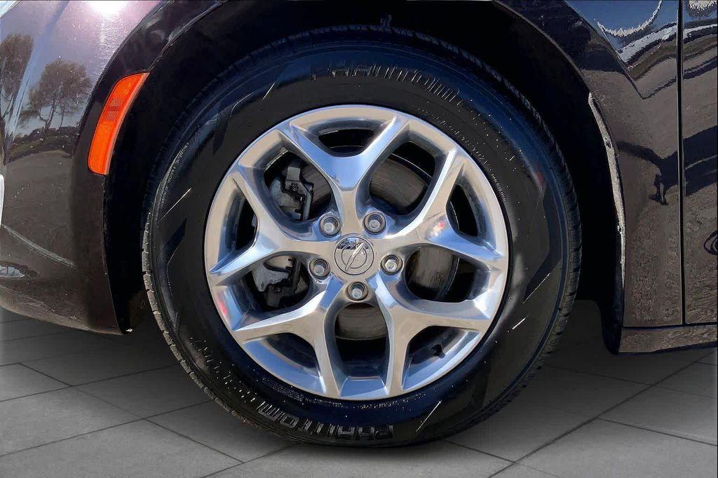 used 2019 Chrysler Pacifica car, priced at $22,193