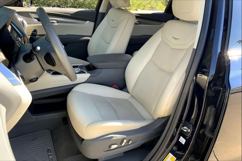 used 2021 Cadillac XT5 car, priced at $26,988