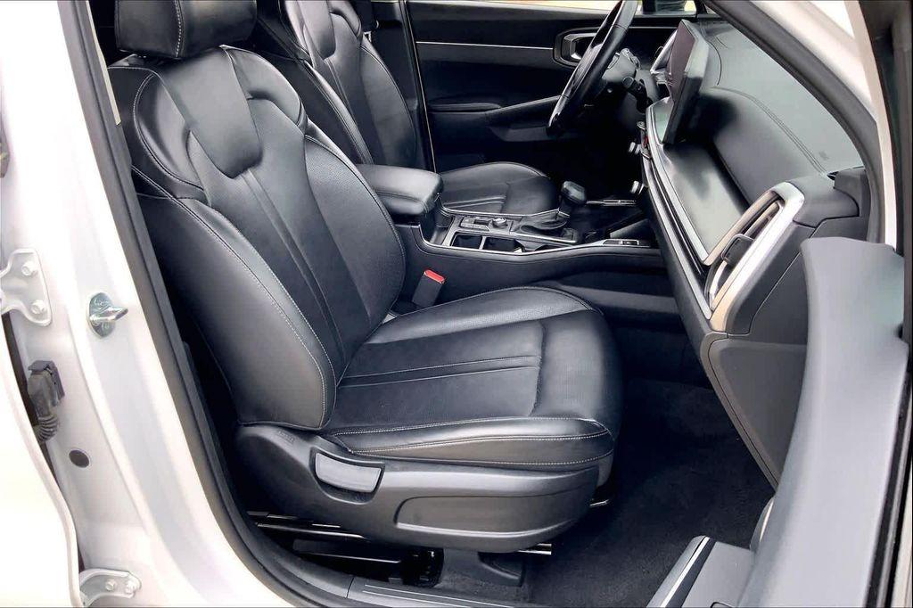 used 2024 Kia Sorento car, priced at $27,788