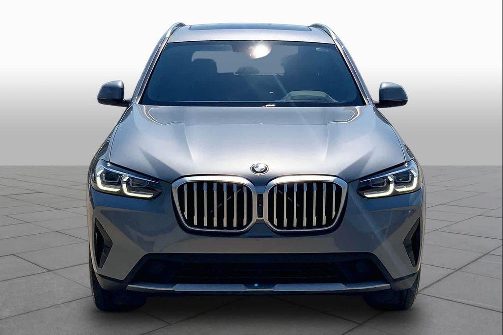BMW X3 view 4