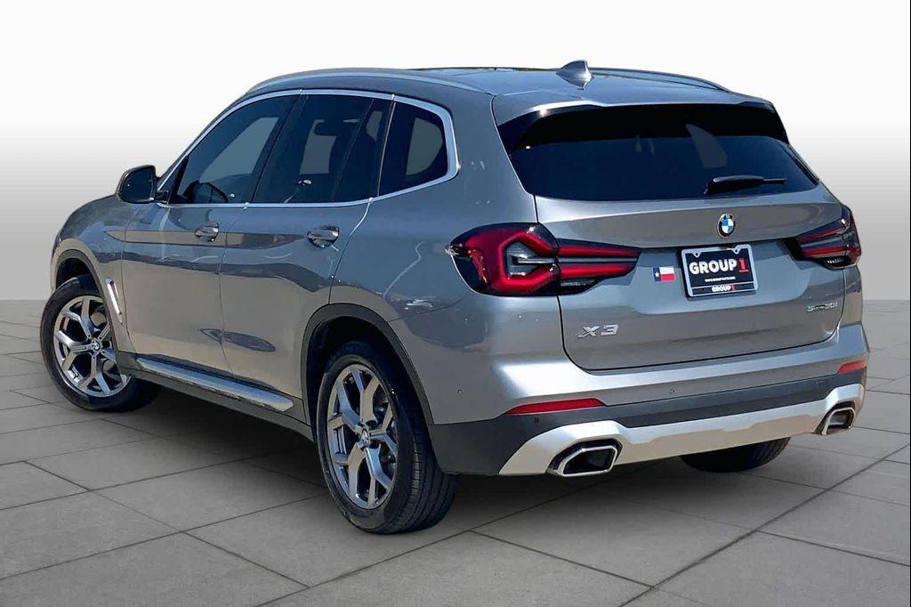 BMW X3 view 12