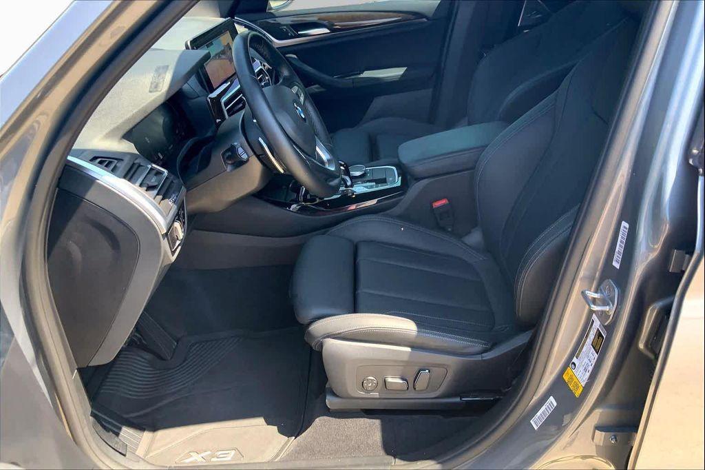 BMW X3 view 8