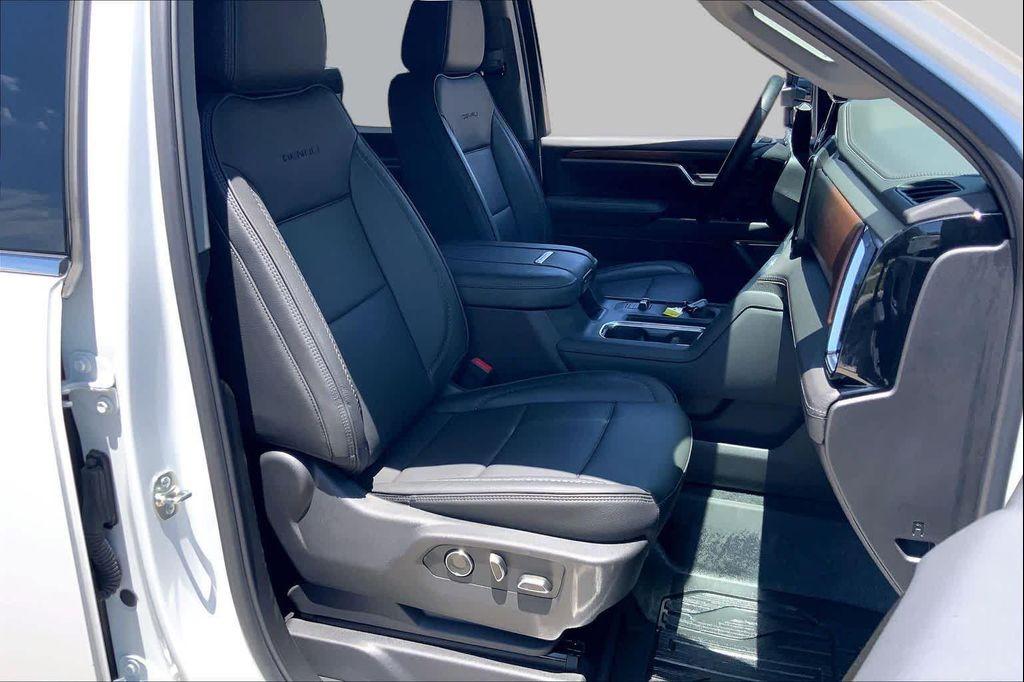 used 2025 GMC Sierra 2500 car, priced at $71,174