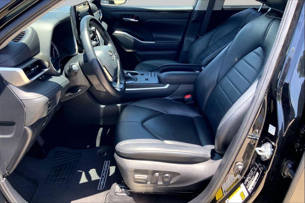 used 2022 Toyota Highlander car, priced at $31,707