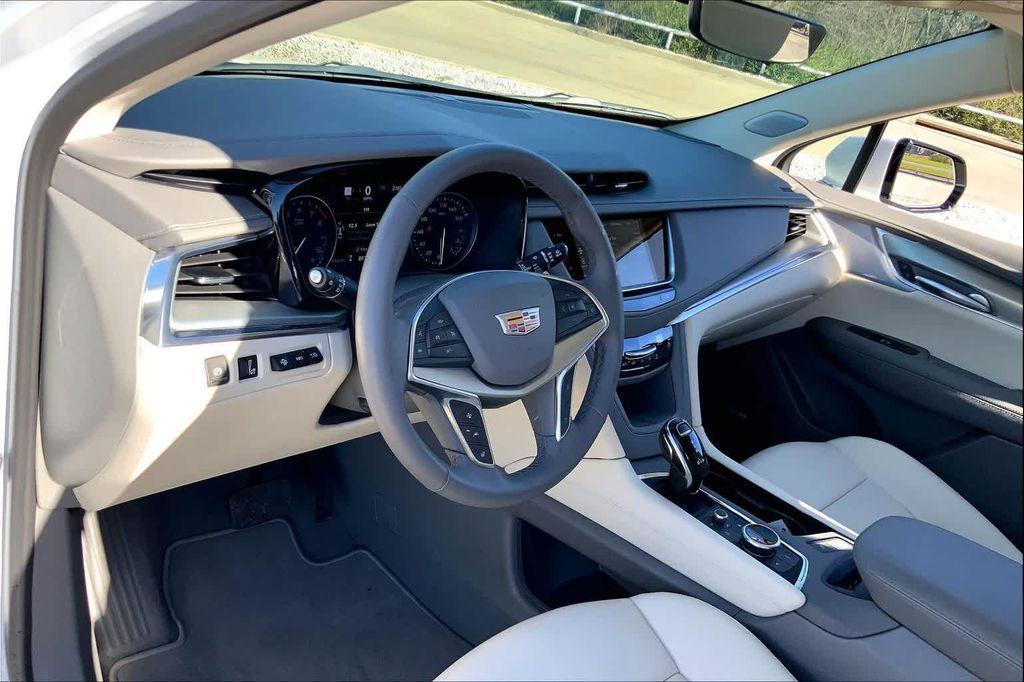 used 2025 Cadillac XT5 car, priced at $41,988