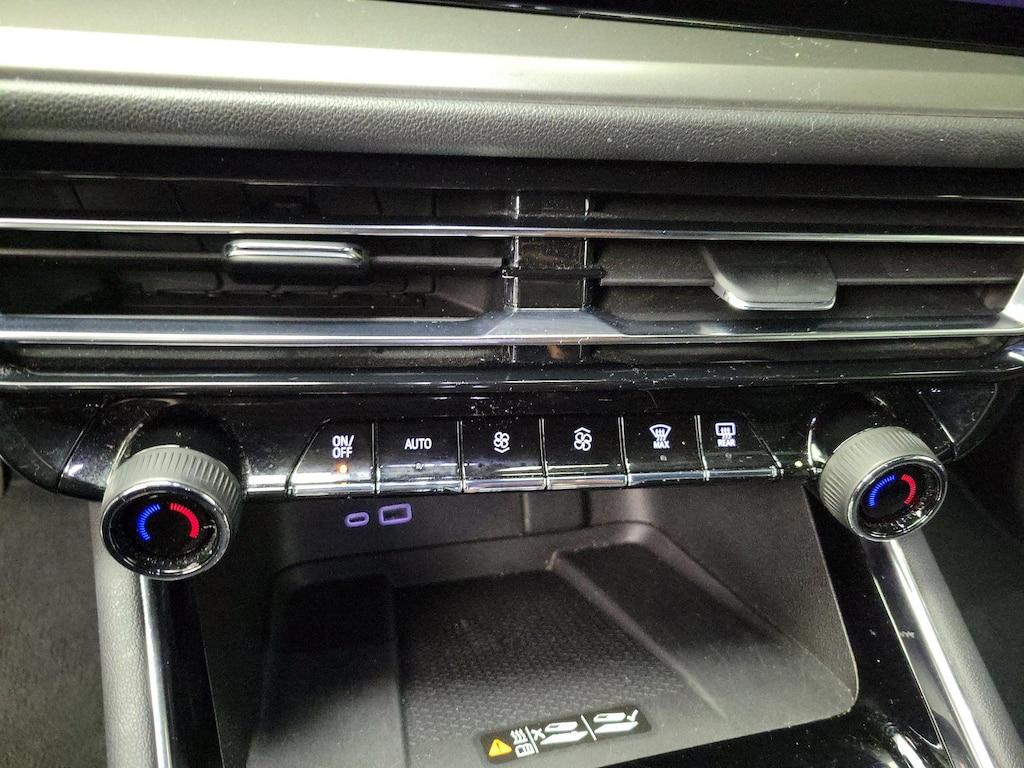 used 2025 Chevrolet Traverse car, priced at $34,998