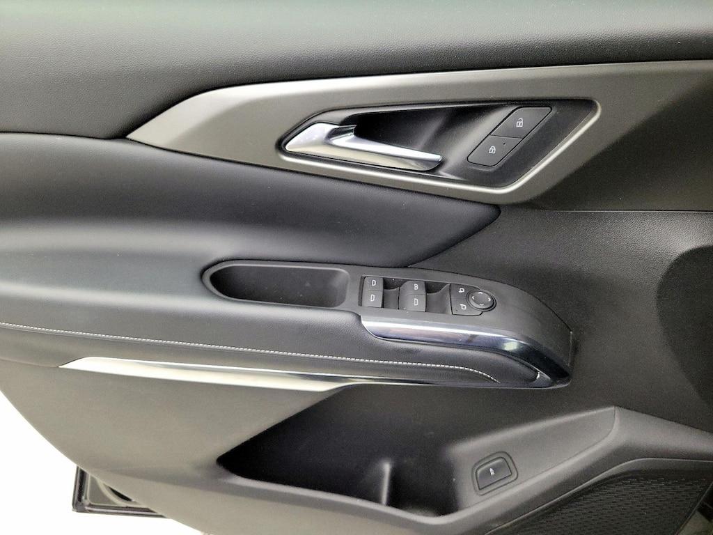 used 2025 Chevrolet Traverse car, priced at $34,998