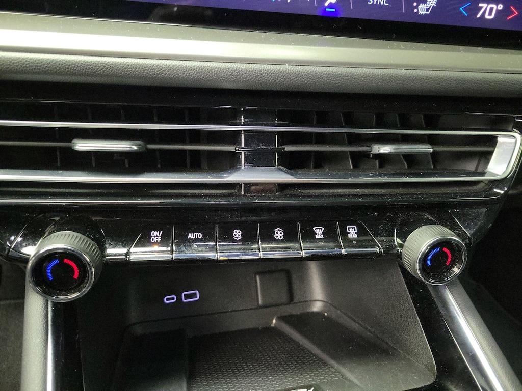 used 2025 Chevrolet Traverse car, priced at $36,998