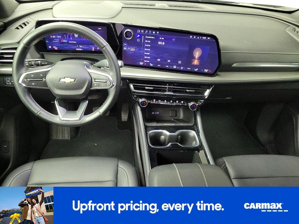 used 2025 Chevrolet Traverse car, priced at $36,998