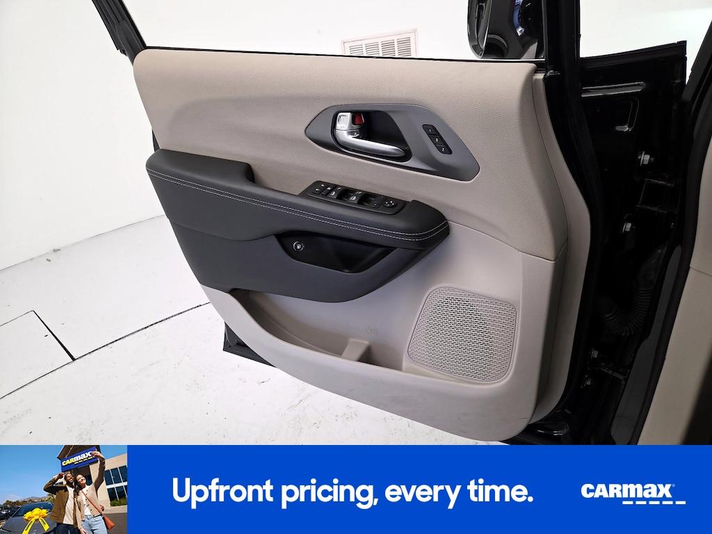 used 2024 Chrysler Pacifica Hybrid car, priced at $26,998
