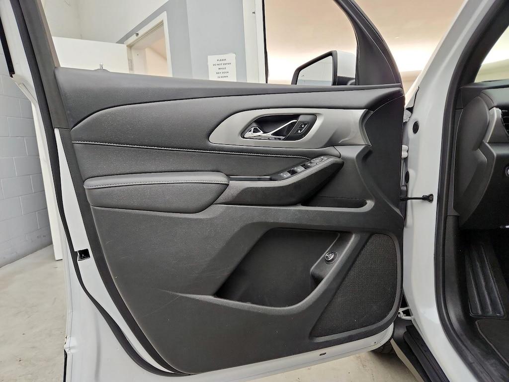 used 2023 Chevrolet Traverse car, priced at $27,998