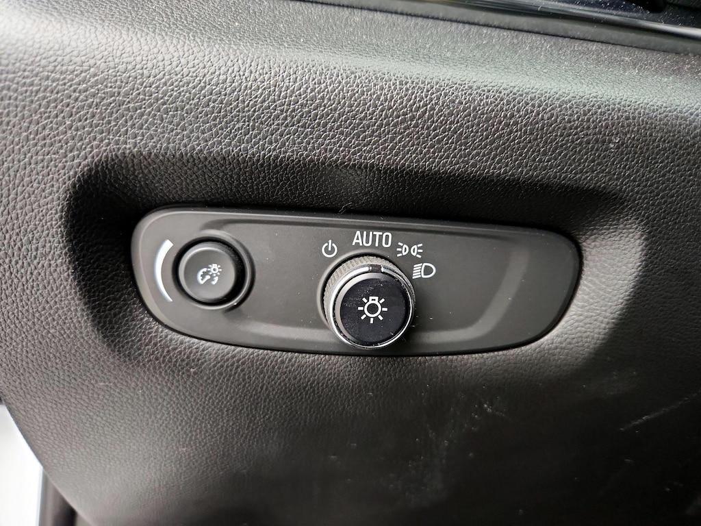 used 2023 Chevrolet Traverse car, priced at $27,998