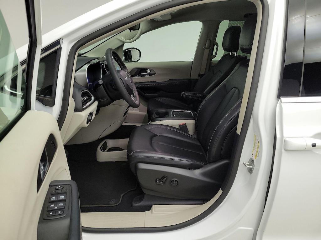 used 2024 Chrysler Pacifica car, priced at $28,998