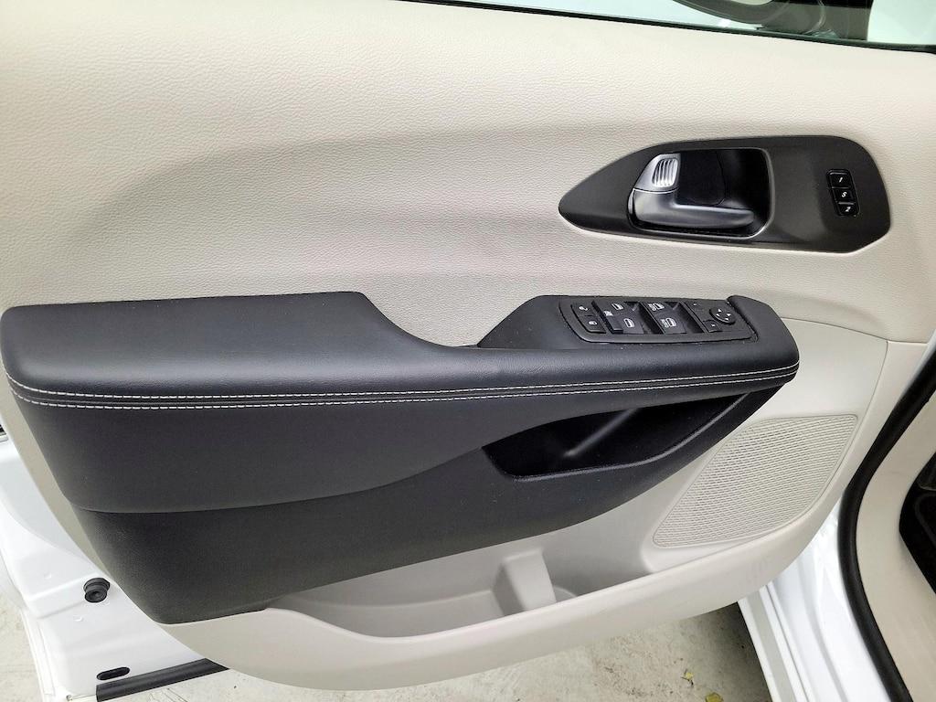 used 2024 Chrysler Pacifica car, priced at $28,998