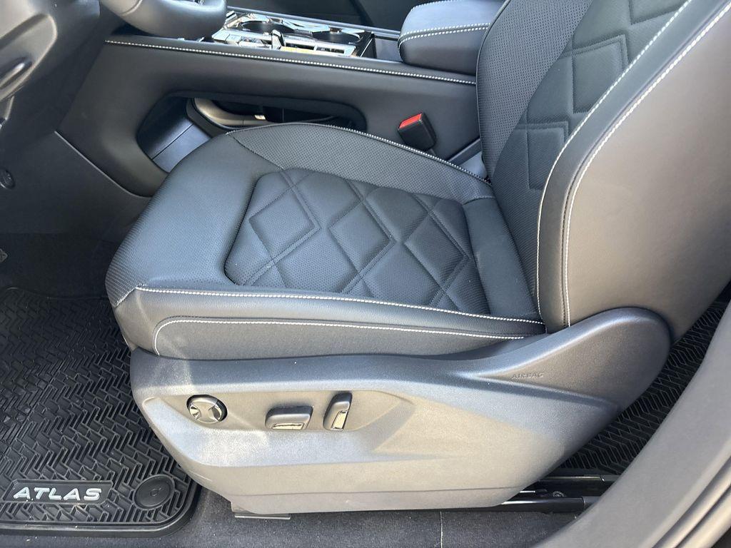 new 2026 Volkswagen Atlas car, priced at $42,290