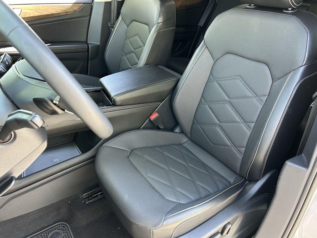 used 2024 Volkswagen Atlas car, priced at $25,886