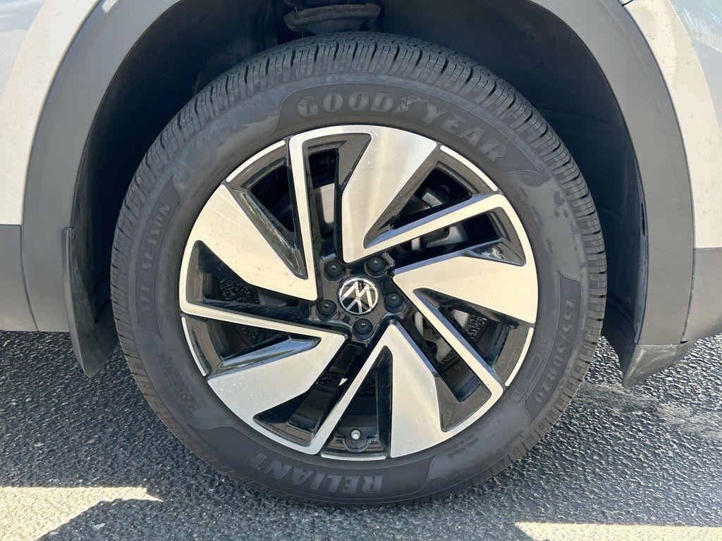 used 2024 Volkswagen Atlas car, priced at $25,886