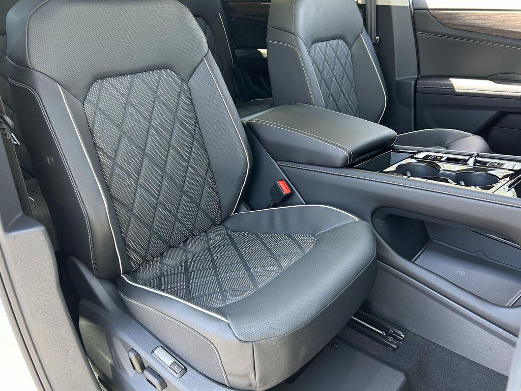 new 2026 Volkswagen Atlas car, priced at $52,358