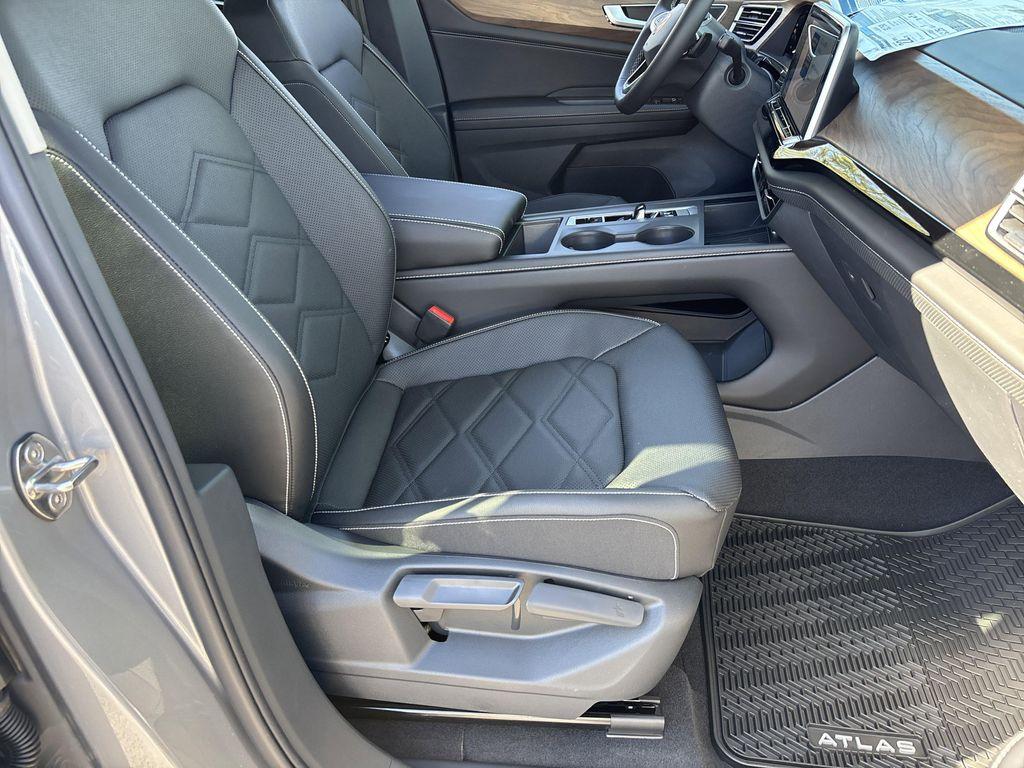 new 2026 Volkswagen Atlas car, priced at $38,101