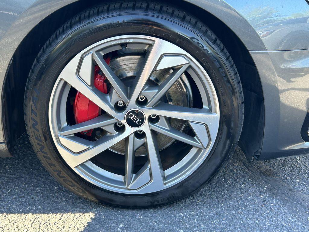 Audi A4 view 7
