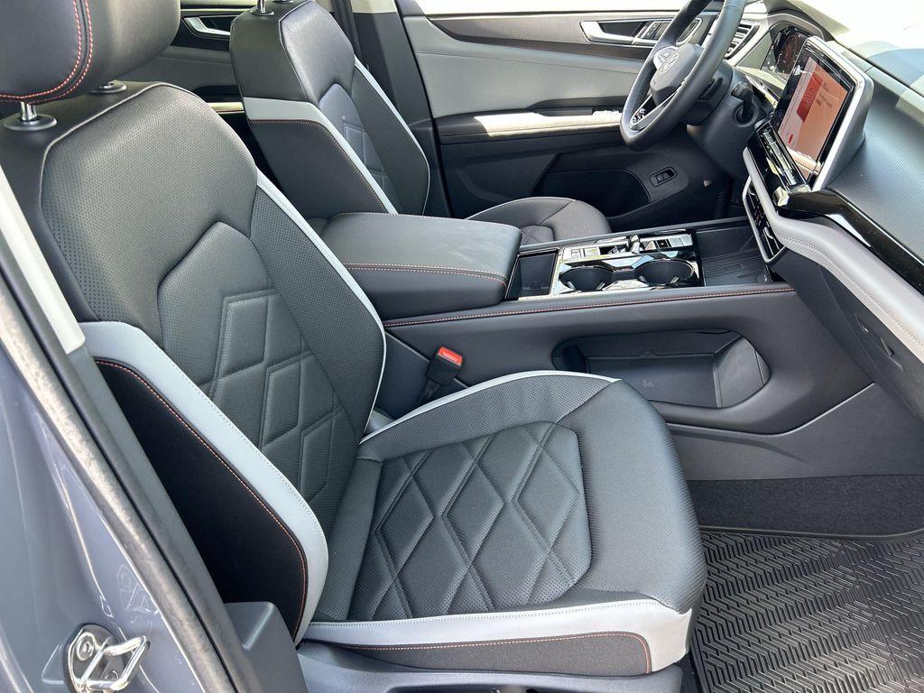 new 2026 Volkswagen Atlas car, priced at $44,337